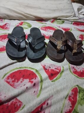 Rainbow Womens Black and Brown Leather Flip Flops Lot Both Sold Together